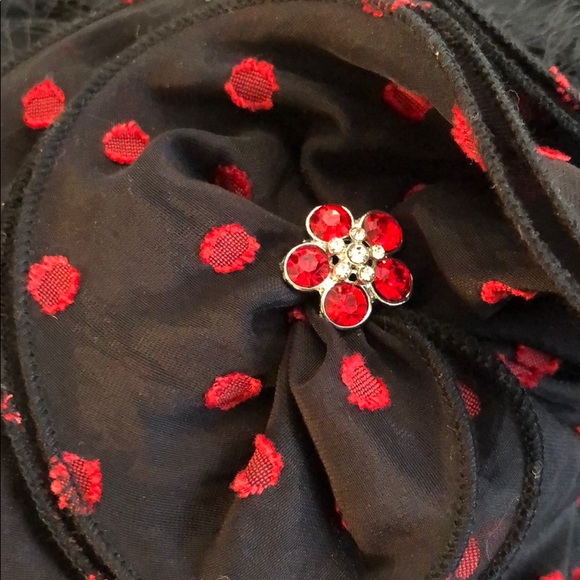 Red and black hat with beautiful stone - Picture 5 of 5